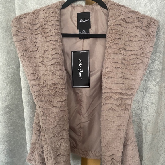 Brand new Faux Vest with pockets - Picture 1 of 3